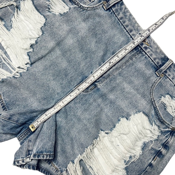 American Eagle Women's Distressed Curvy Mom Short Light Wash Size 18 NWT‎ - Picture 12 of 13